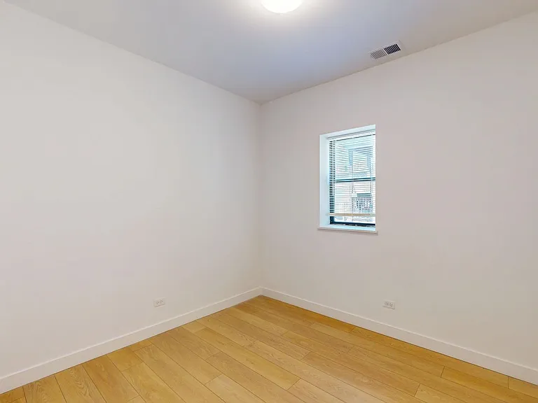 1515 E. 54th Street — Photo 71