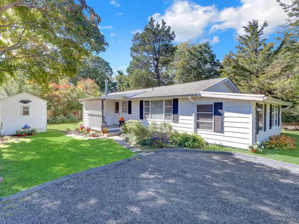 (undisclosed Address), Huntington, NY 11743