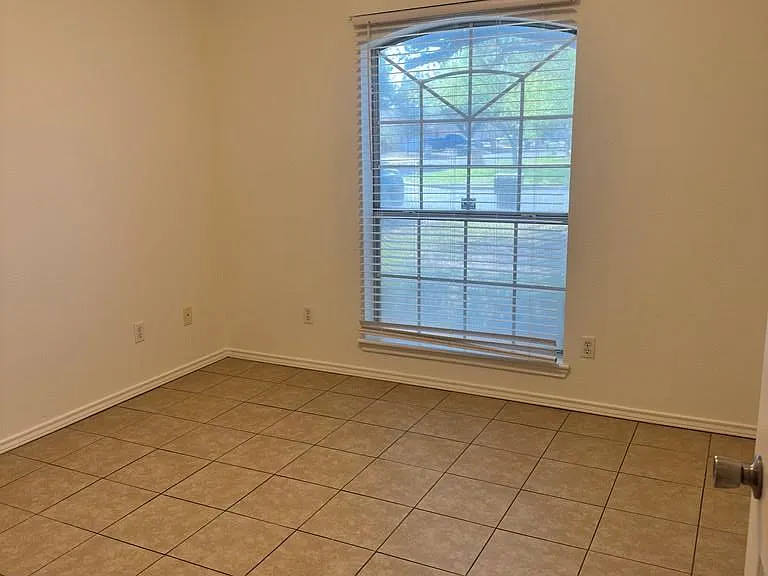 1630 Summerfield Ln N — Photo 23