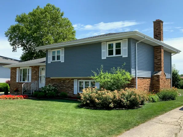 2701 Autumn Dr, Crown Point, IN 46307