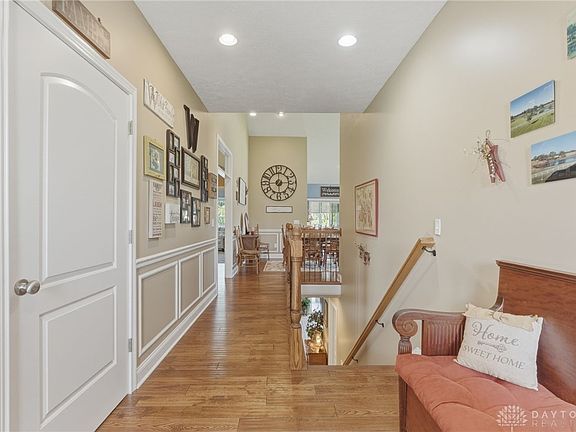 4th image of 1482 Runnymeade Way