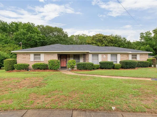 1367 Spring Valley Ct, Mobile, AL 36693