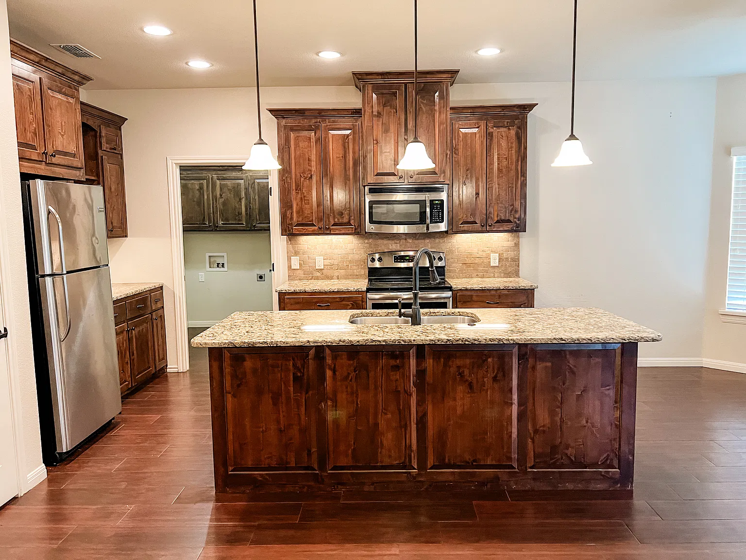 3 bed, 1539 sqft, $2,650 — Photo 4