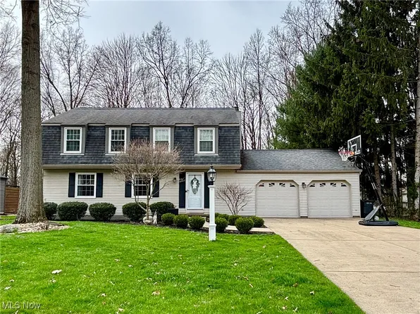 1383 Bittersweet Dr NE, Warren, OH 44484