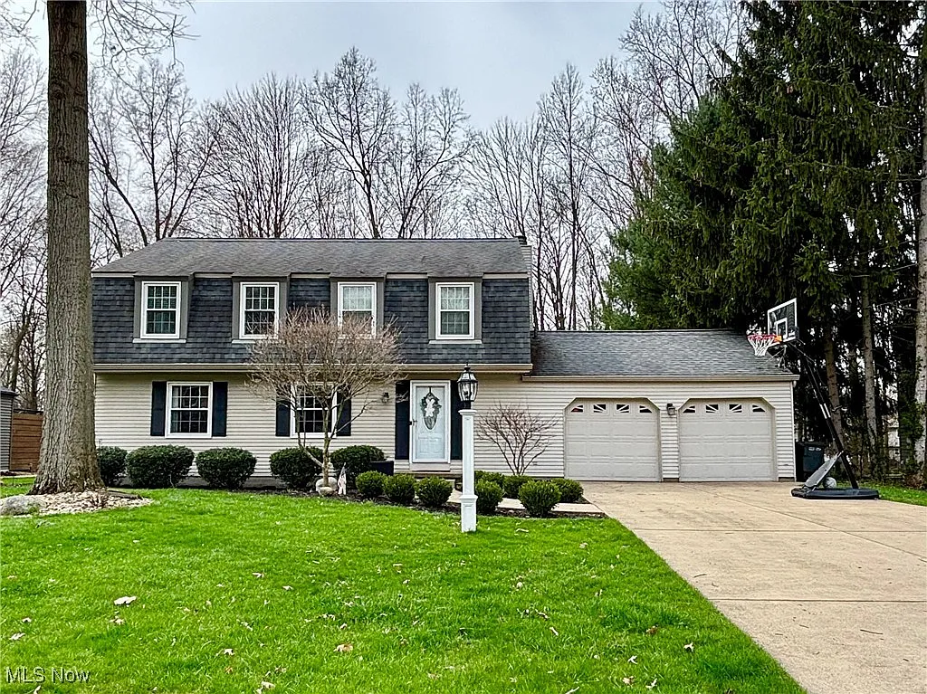 1383 Bittersweet Dr NE photo 1