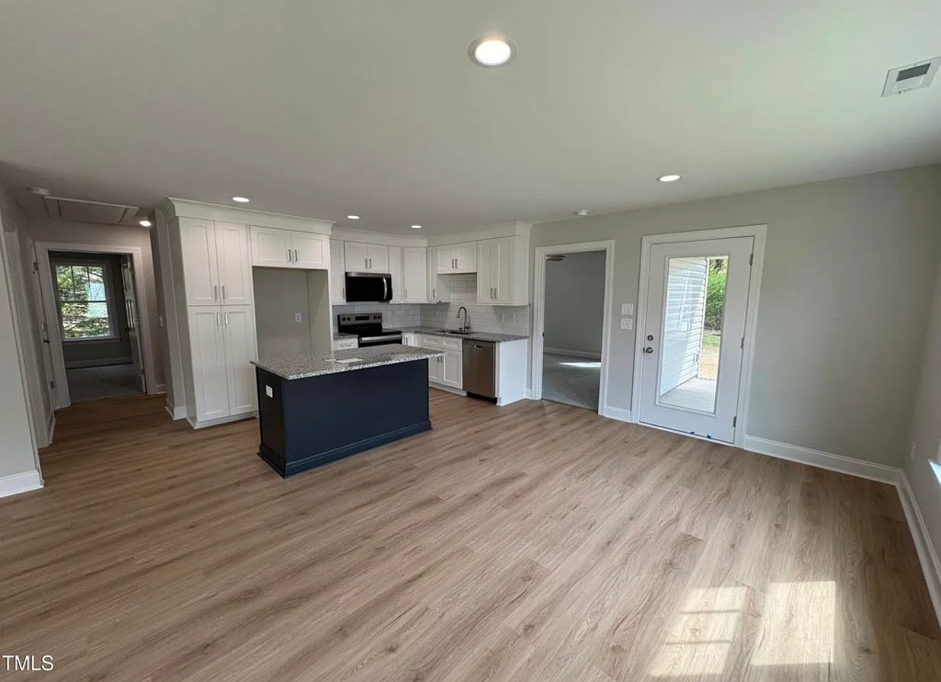 3 bed, 1360 sqft, $1,850 — Photo 4