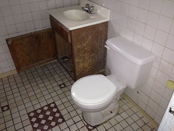 5th image of 855 N Laramie Ave