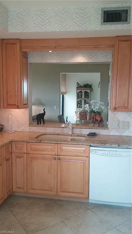 2 bed, 2.0 bath, 1436 sqft, $7,000 — Photo 4