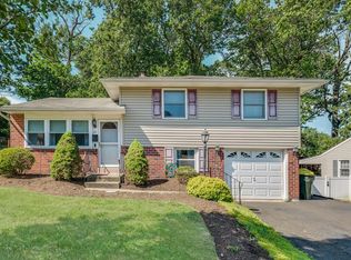 28 Russell Rd, Willow Grove, PA 19090