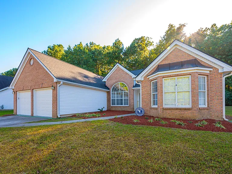 2285 Shady Oaks Dr — Photo 2