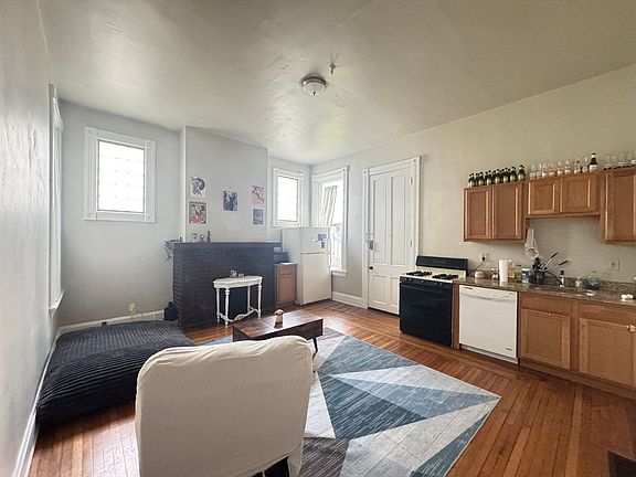 4th image of 30 Conklin St #1