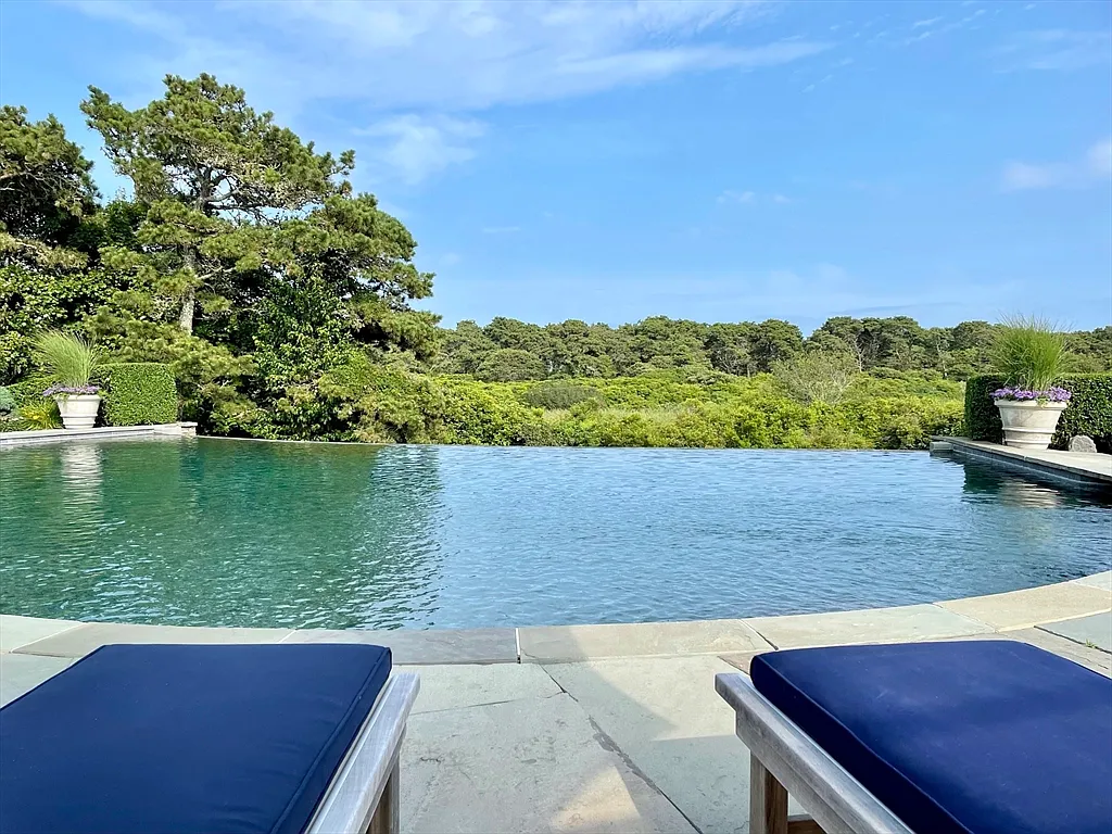 6 bed, 7.0 bath, 8000 sqft, $65,000 — Photo 3