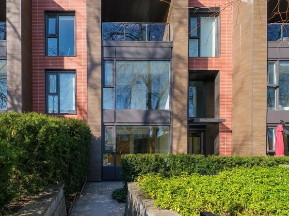 1581 W 57th Ave, Vancouver, BC V6P 6E8