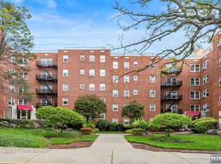 2350 Linwood Ave APT 2E, Fort Lee, NJ