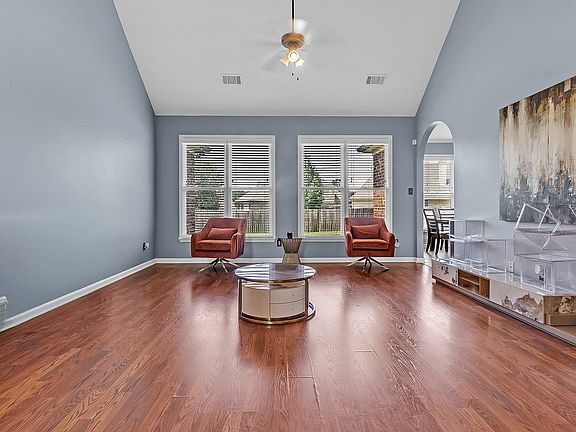 5th image of 4937 Fox Springs Dr