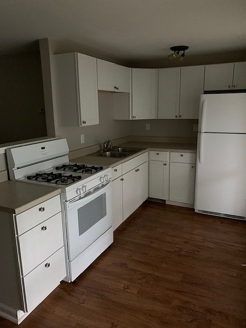 1st image of 135 N Lincolnway #5B