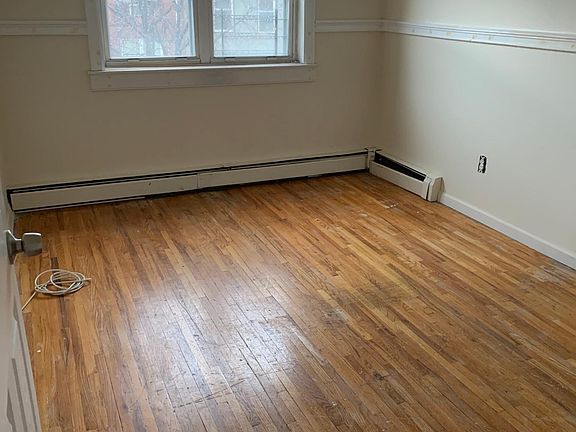 4th image of 2751 Matthews Ave
