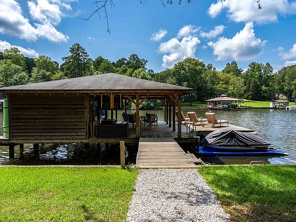 3rd image of 1514 Lake Crest Dr