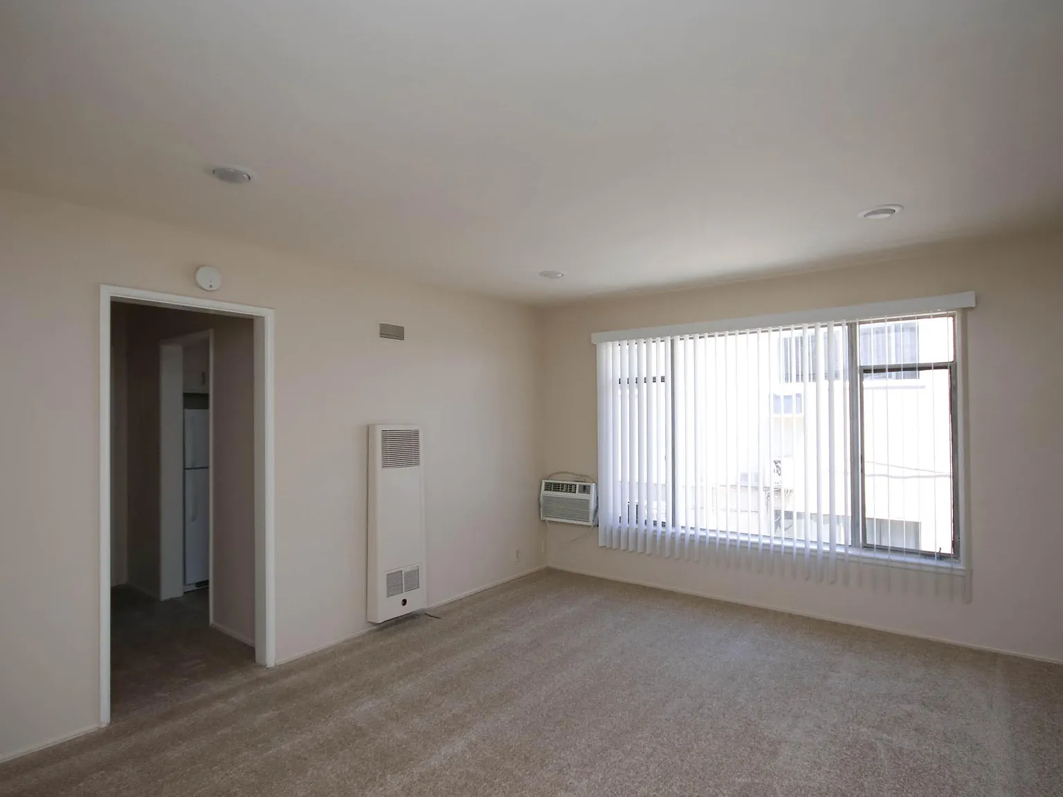 343 S Madison Ave — Photo 2
