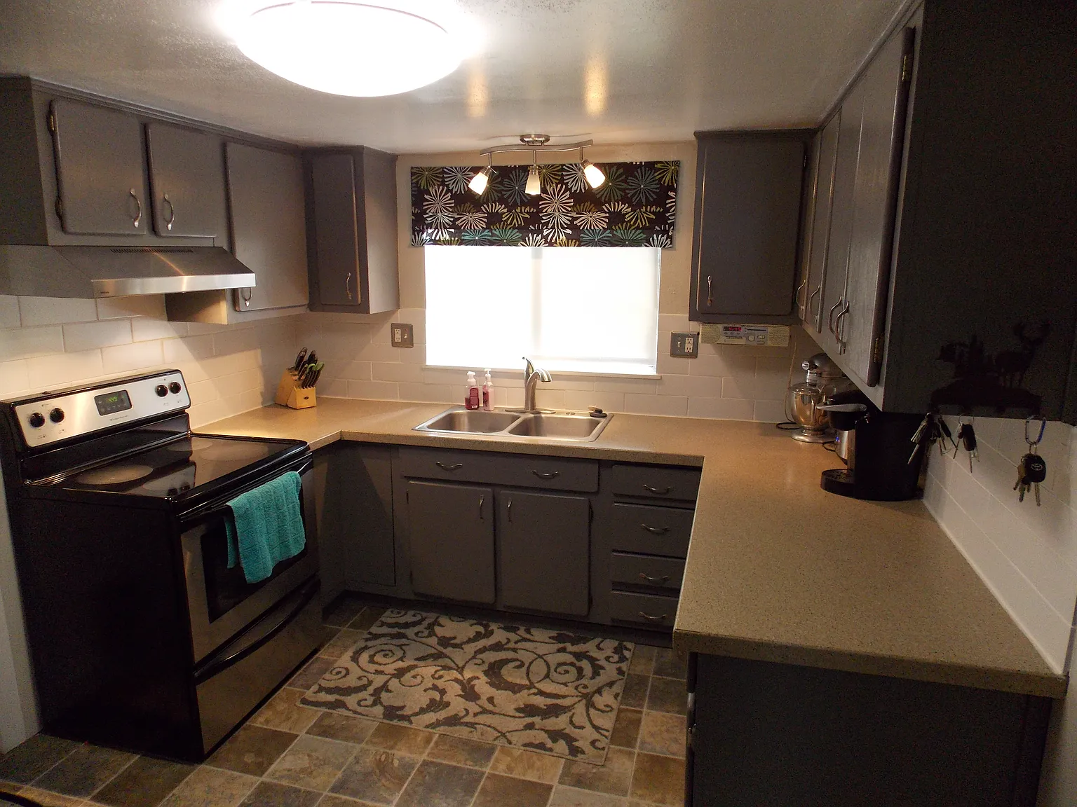 1014 Maple Way photo 1