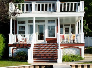 563 W End Dr, Holland, MI 49423