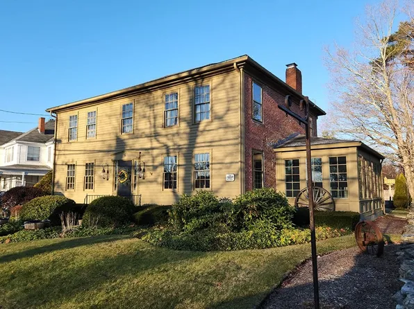 14 N Main St, West Brookfield, MA 01585