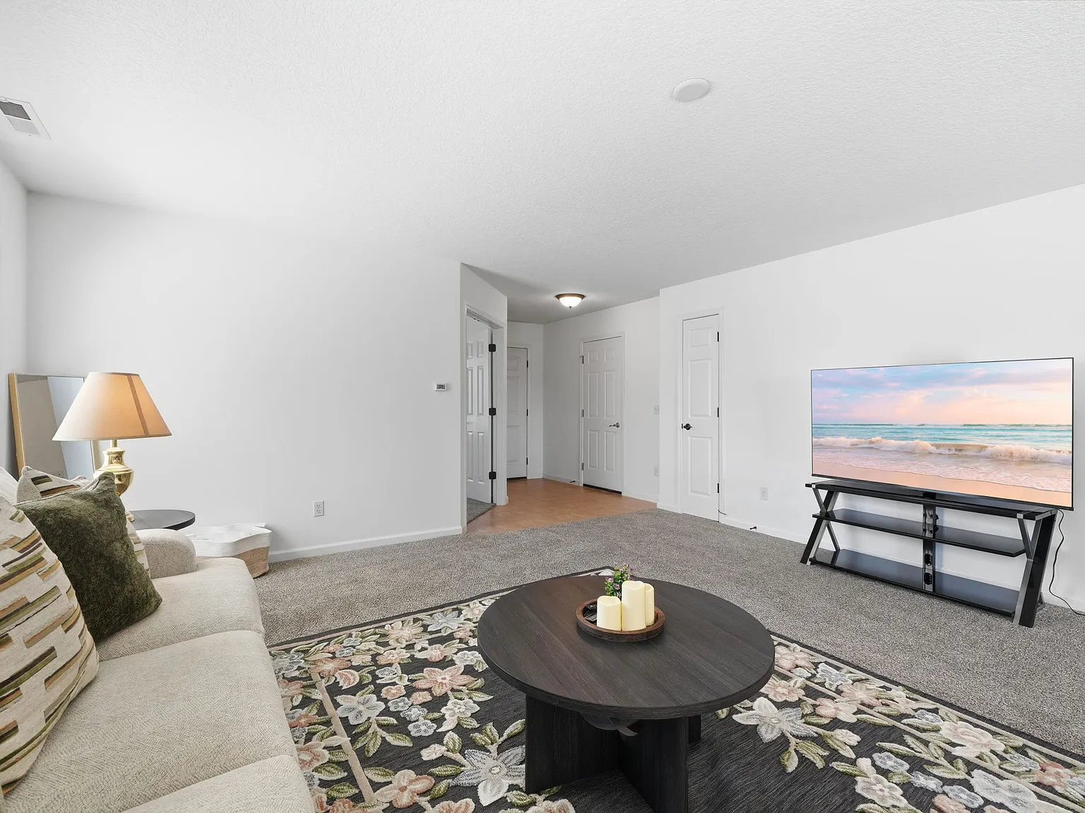 4 bed, 1531 sqft, $3,699 — Photo 2