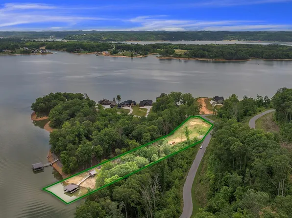 204 W Point Dr, Dandridge, TN 37725