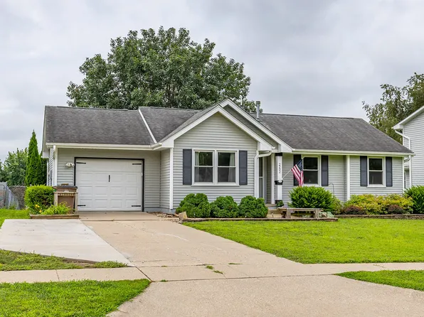 2202 Swan Dr, Norwalk, IA 50211
