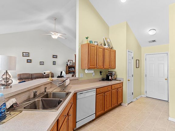 4th image of 146 Seville Dr.