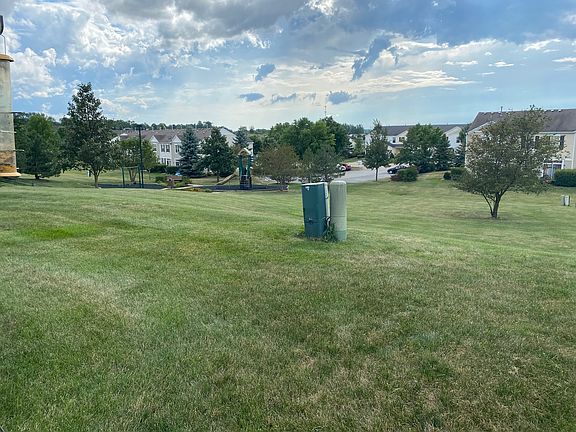 3rd image of 2273 Flagstone Ln