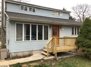 3 Metro Trl, Hopatcong, NJ 07843