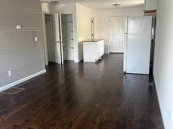 3rd image of 17 Dayton Rd