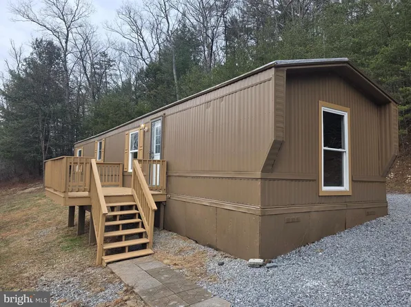 2732 Crossroad School Rd, Hedgesville, WV 25427