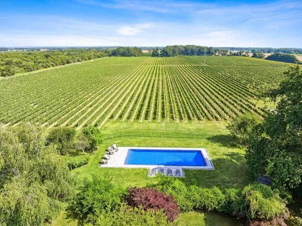 2600 Oregon Rd, Mattituck, NY 11952