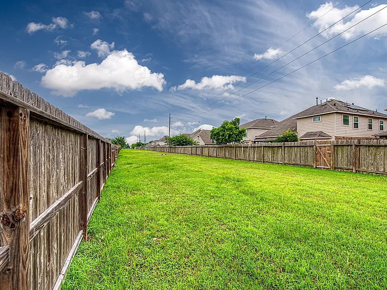 24423 Hikers Bend Dr — Photo 32