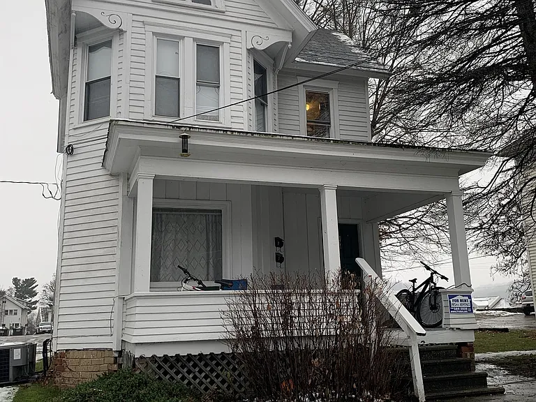 103 E State St #B — Photo 1