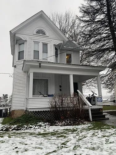103 E State St Photo 1