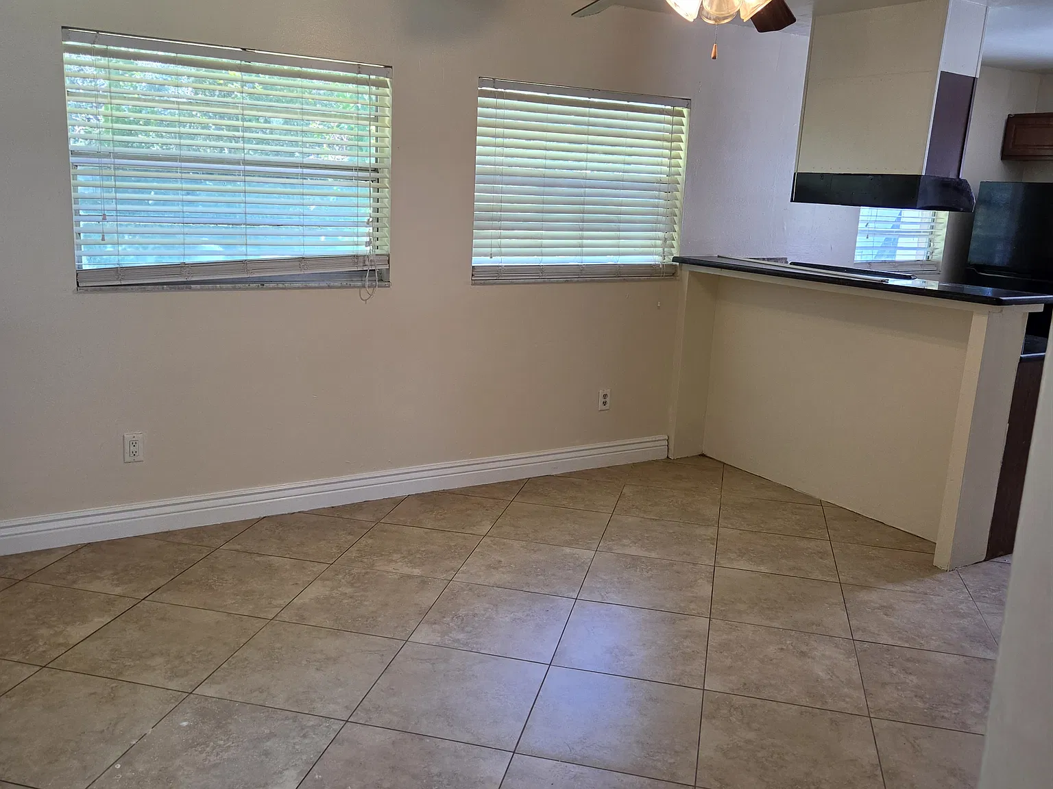 5 bed, 1752 sqft, $2,450 — Photo 2