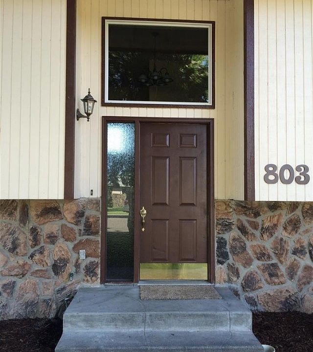 1st image of 803 W 17th Ave