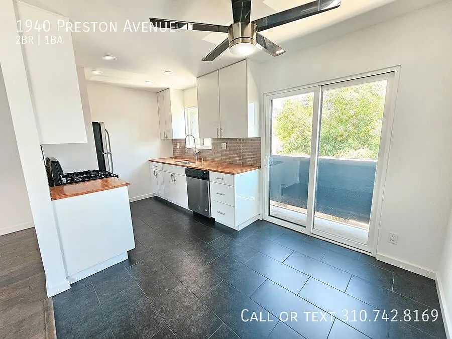Modern 2BR/1BA Apartment Private Balcony, Great View & Prime LA Location! — Photo 3