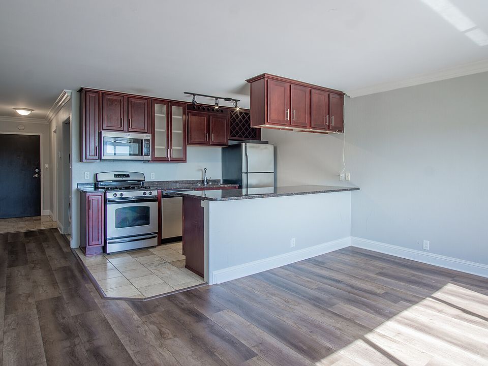 1st image of 700 E 8th St Unit 6R