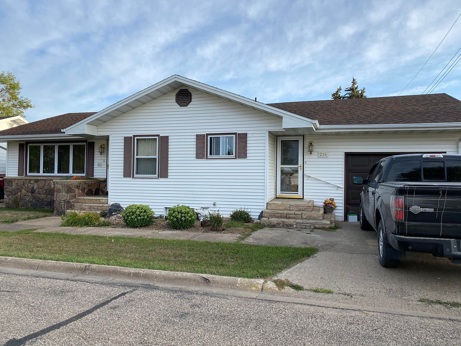 214 F Ave E, Napoleon, ND 58561 Zillow