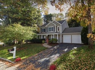 52 Pondview Ln, Manchester, NH 03102