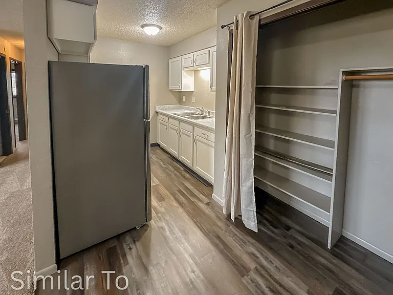 408 E Dawn St — Photo 2