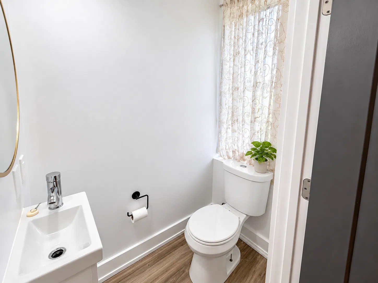 3 bed, 1.5 bath, 918 sqft, $2,400 — Photo 4
