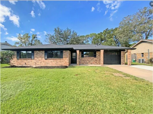610 Marion Ln, West Columbia, TX 77486