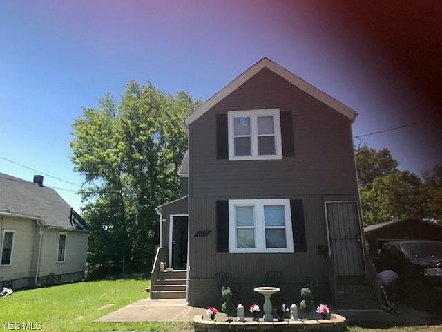 1st image of 1017 W 22nd St