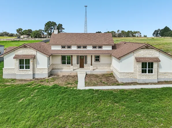109 Medora Branch, Floresville, TX 78114