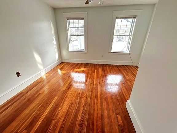 5th image of 31 Cottage St